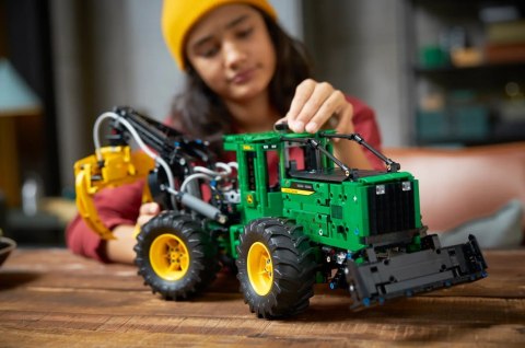 LEGO 42157 TECHNIC Ciągnik zrywkowy John Deere 948L-II p1