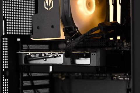 Actina EXPOSE 5700X3D/32GB/1TB/RX7700XT/750W Actina EXPOSE 5700X3D/32GB/1TB/RX7700XT/750W