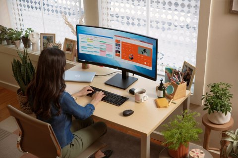 HP P34hc G4 computer monitor