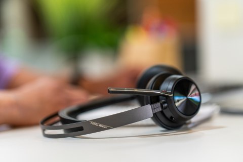 Poly Voyager Focus 2 USB-A with charge stand Headset