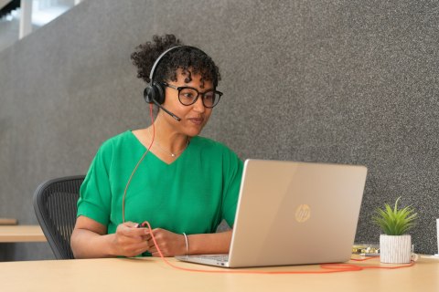 Zestaw słuchawkowy Poly Blackwire 8225 Microsoft Teams Certified Stereo USB-C Headset + USB-C/A Adapter 8X225AA Zestaw słuchawkowy Poly Blackwire 8225 Microsoft Teams Certified Stereo USB-C Headset + USB-C/A Adapter 8X225AA
