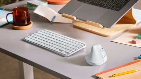 Pionowa mysz ergonomiczna Logitech Lift (różowa) Pionowa mysz ergonomiczna Logitech Lift (różowa)