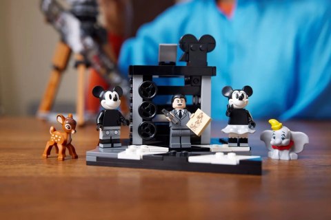 LEGO Disney 43230 - Kamera w hołdzie Waltowi Disneyowi