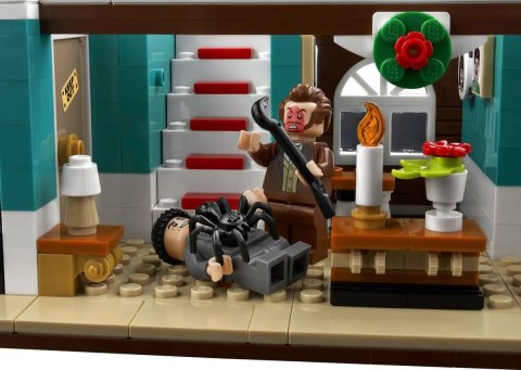 LEGO Ideas 21330 Kevin sam w domu