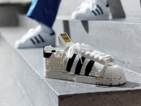 LEGO Icons 10282 But adidas Originals Superstar