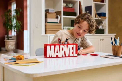 LEGO MARVEL SUPER HEROES 76313 Logo MARVEL z minifigurkami LEGO MARVEL SUPER HEROES 76313 Logo MARVEL z minifigurkami