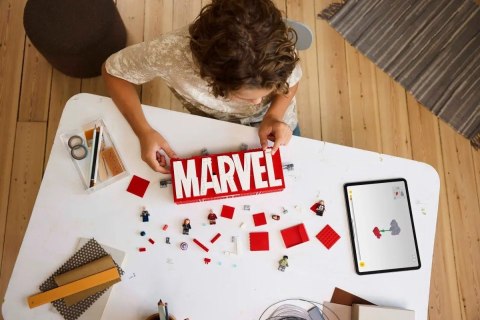 LEGO MARVEL SUPER HEROES 76313 Logo MARVEL z minifigurkami LEGO MARVEL SUPER HEROES 76313 Logo MARVEL z minifigurkami