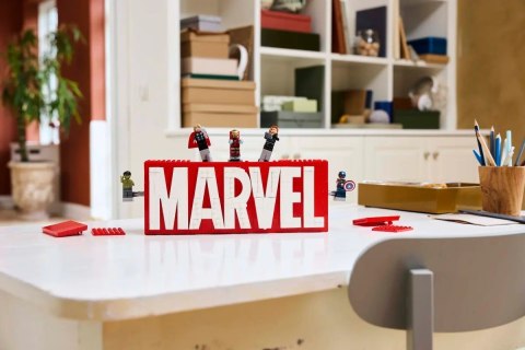 LEGO MARVEL SUPER HEROES 76313 Logo MARVEL z minifigurkami LEGO MARVEL SUPER HEROES 76313 Logo MARVEL z minifigurkami
