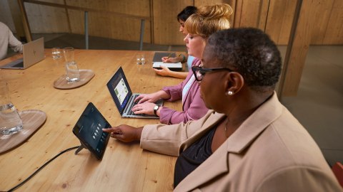 HP EliteBook 860 G10 i7-1355U 16" 2,8K 120Hz OLED 16GB DDR5 5200MHz SSD512 IrisXe 96EUs 2xTB4 76Wh W11Pro 3Y OnSite HP EliteBook 860 G10 i7-1355U 16" 2,8K 120Hz OLED 16GB DDR5 5200MHz SSD512 IrisXe 96EUs 2xTB4 76Wh W11Pro 3Y OnSite