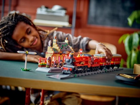 LEGO Harry Potter 76423 Ekspres do Hogwartu i stacja w Hogsmeade LEGO Harry Potter 76423 Ekspres do Hogwartu i stacja w Hogsmeade