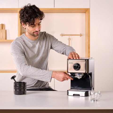 Ekspres ciśnieniowy kolbowy Black+Decker BXCO1200E (1200W) Ekspres ciśnieniowy kolbowy Black+Decker BXCO1200E (1200W)