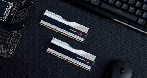 G.SKILL 32GB zestaw DDR5 5600 CL28 Trident Z5 RGB srebrny G.SKILL 32GB zestaw DDR5 5600 CL28 Trident Z5 RGB srebrny