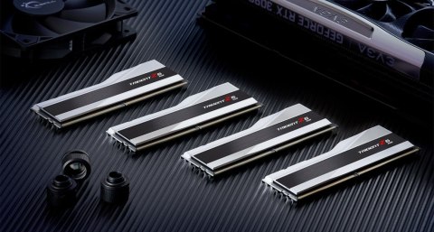 G.SKILL 32GB zestaw DDR5 5600 CL28 Trident Z5 RGB srebrny G.SKILL 32GB zestaw DDR5 5600 CL28 Trident Z5 RGB srebrny