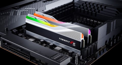 G.SKILL 32GB zestaw DDR5 5600 CL28 Trident Z5 RGB srebrny G.SKILL 32GB zestaw DDR5 5600 CL28 Trident Z5 RGB srebrny