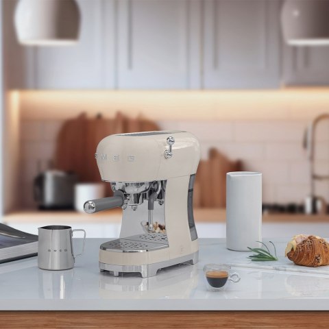 SMEG Ekspres do kawy (ECF02CREU) creme SMEG Ekspres do kawy (ECF02CREU) creme