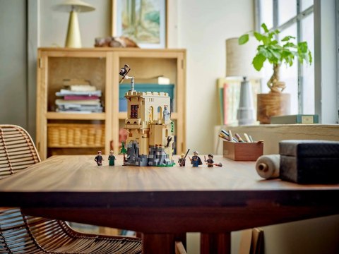 LEGO Harry Potter 76447 Zamek Hogwart lekcja latania na miotle LEGO Harry Potter 76447 Zamek Hogwart lekcja latania na miotle