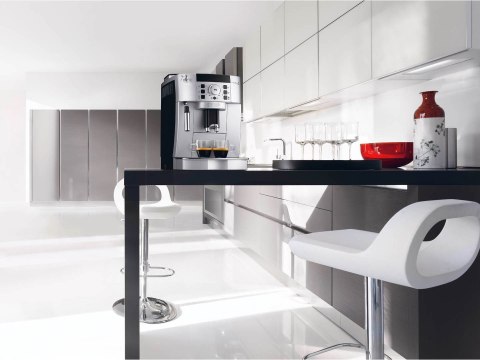 Ekspres ciśnieniowy automatyczny DeLonghi Magnifica S ECAM 22.110 SB (1450W; kolor srebrny) Ekspres ciśnieniowy automatyczny DeLonghi Magnifica S ECAM 22.110 SB (1450W; kolor srebrny)