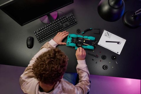 LEGO TECHNIC 42208 ASTON MLEGO ARTIN VALKYRIE LEGO TECHNIC 42208 ASTON MLEGO ARTIN VALKYRIE