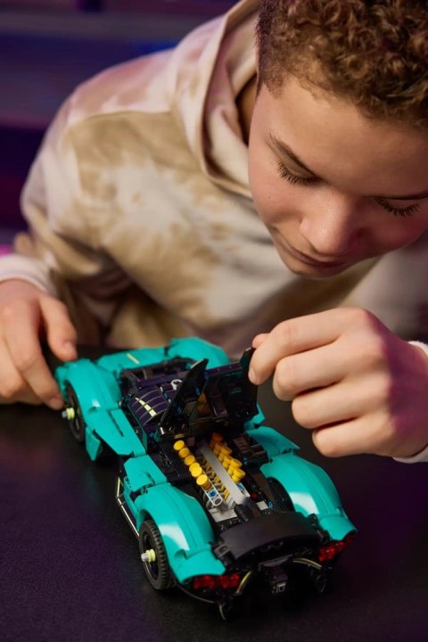 LEGO TECHNIC 42208 ASTON MLEGO ARTIN VALKYRIE LEGO TECHNIC 42208 ASTON MLEGO ARTIN VALKYRIE